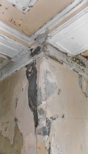 ceiling and walls damage by humidity restoration
